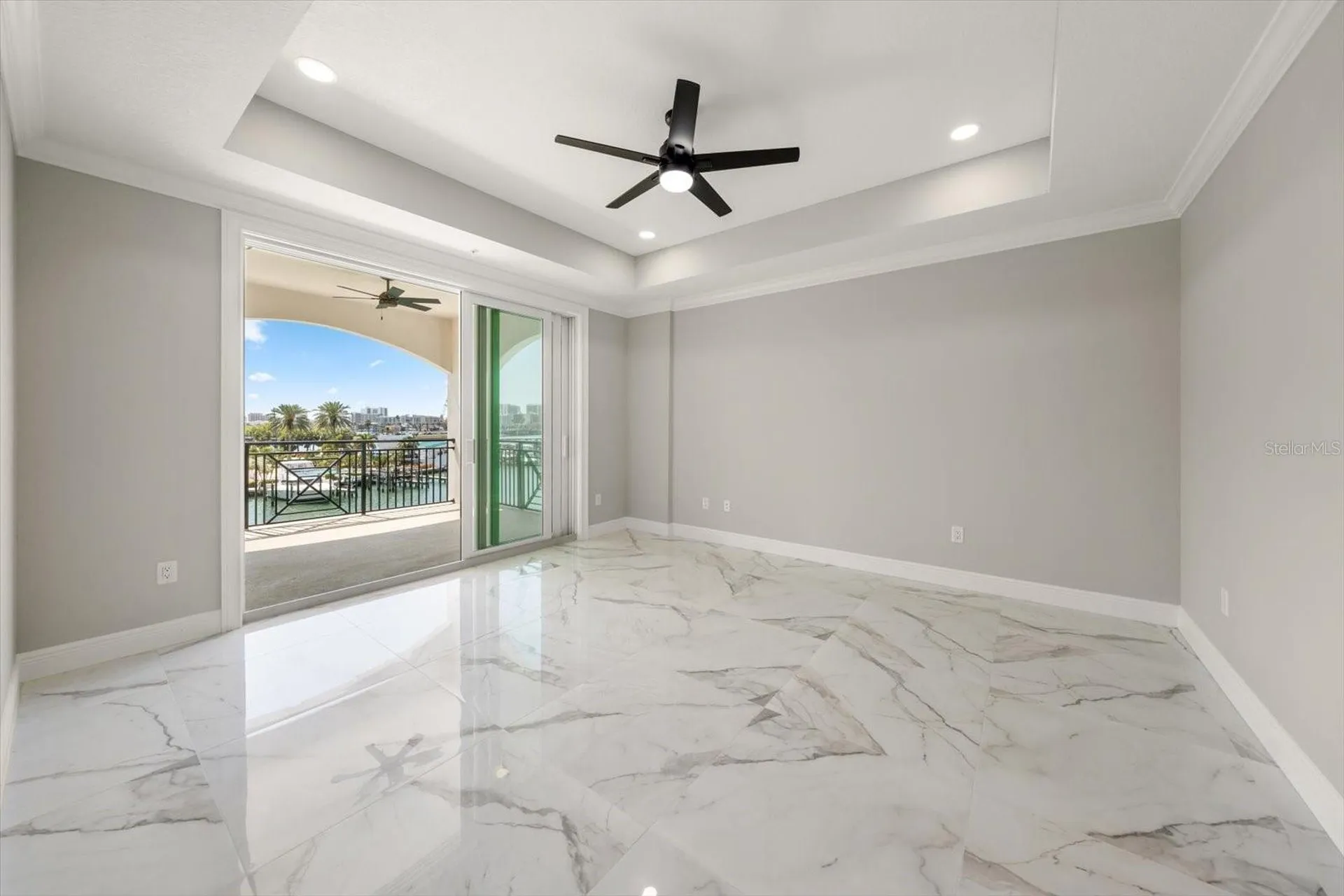 211 Dolphin Point Clearwater FL 33767
