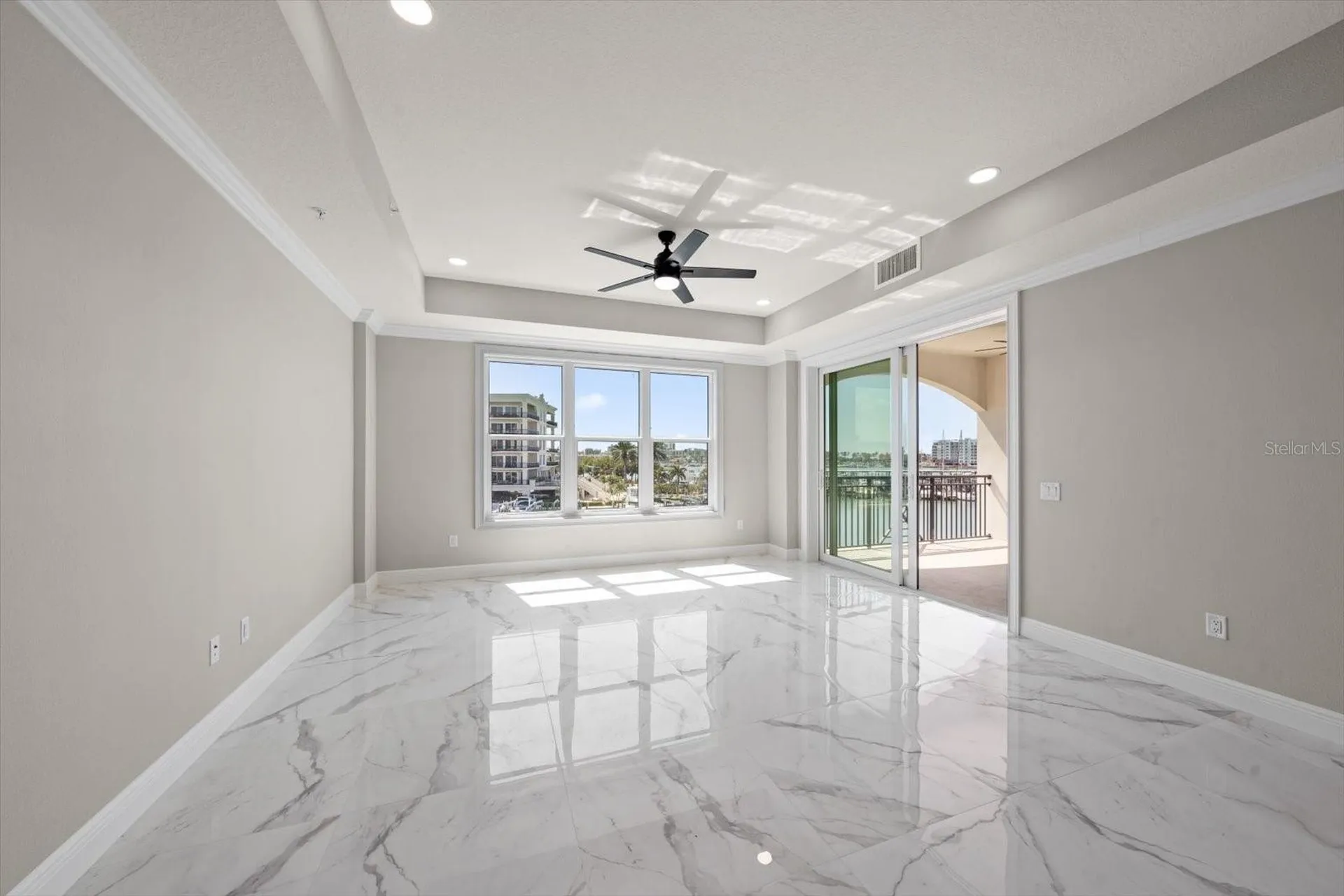 211 Dolphin Point Clearwater FL 33767