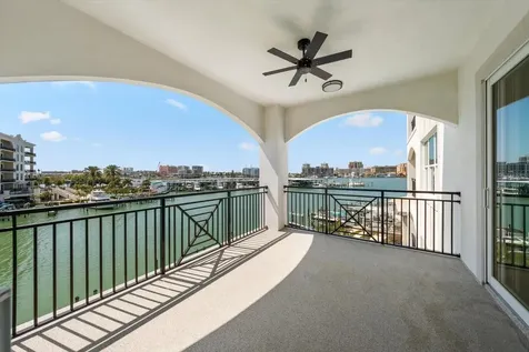 211 Dolphin Point Clearwater FL 33767