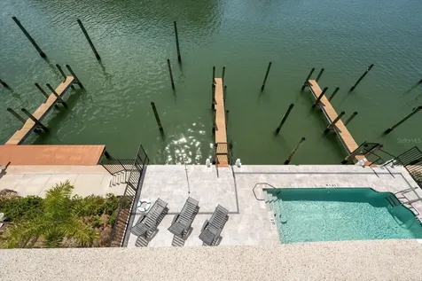 211 Dolphin Point Clearwater FL 33767