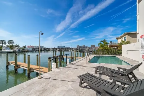 211 Dolphin Point Clearwater FL 33767