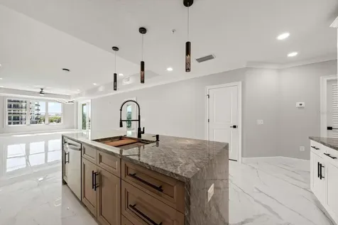 211 Dolphin Point Clearwater FL 33767