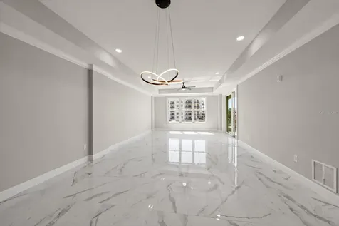 211 Dolphin Point Clearwater FL 33767