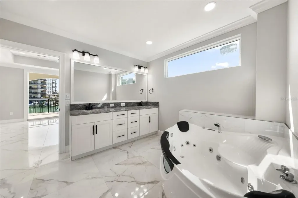 211 Dolphin Point Clearwater FL 33767