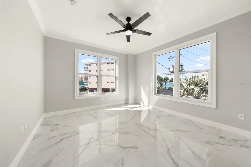 211 Dolphin Point Clearwater FL 33767