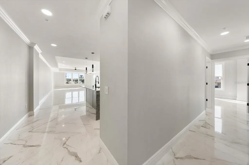 211 Dolphin Point Clearwater FL 33767