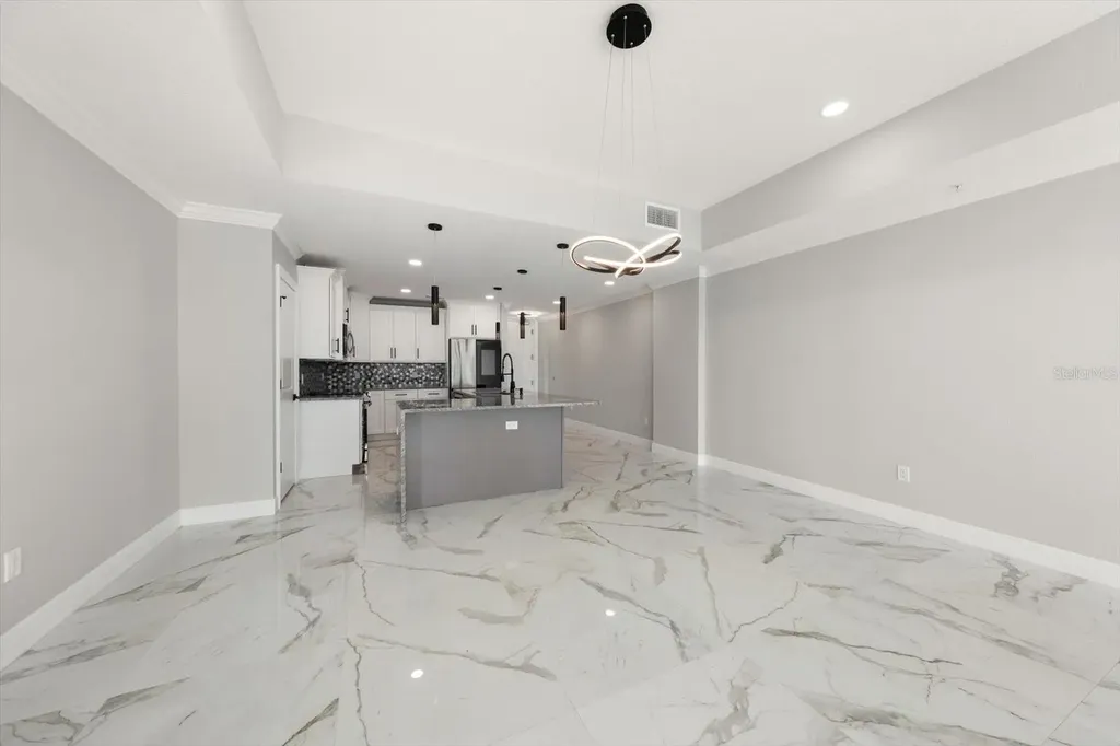 211 Dolphin Point Clearwater FL 33767