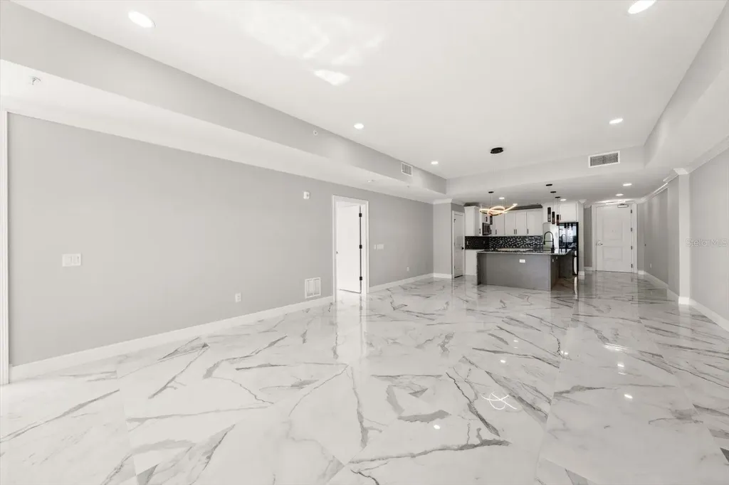 211 Dolphin Point Clearwater FL 33767