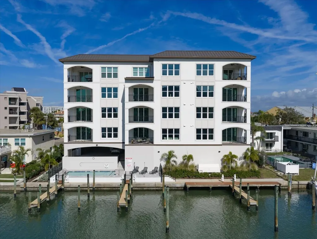 211 Dolphin Point Clearwater FL 33767