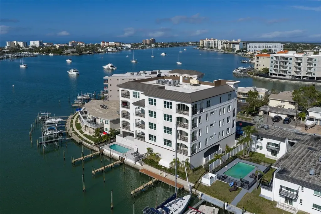 211 Dolphin Point Clearwater FL 33767
