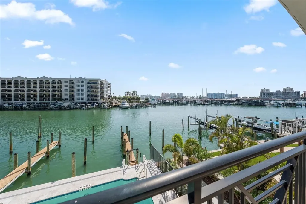 211 Dolphin Point Clearwater FL 33767