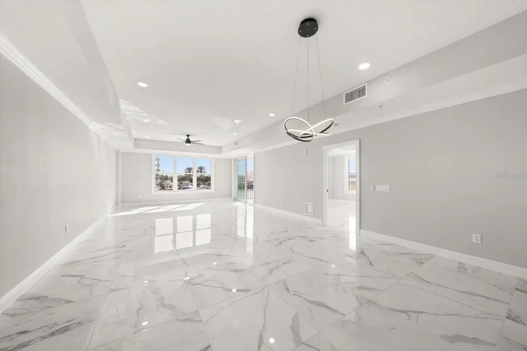 211 Dolphin Point Clearwater FL 33767