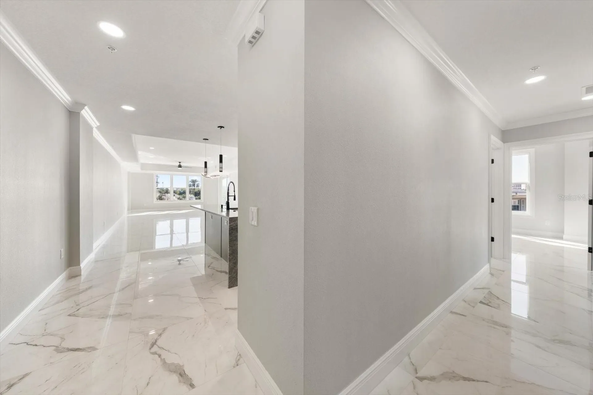 211 Dolphin Point Clearwater FL 33767