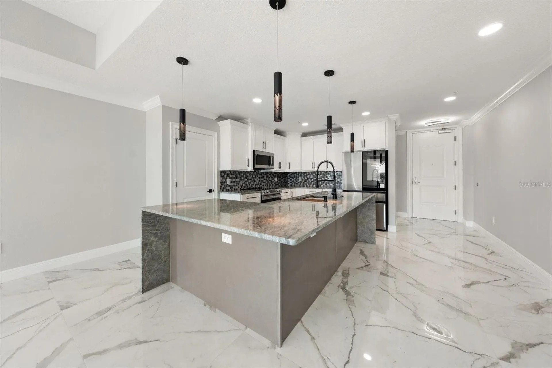 211 Dolphin Point Clearwater FL 33767