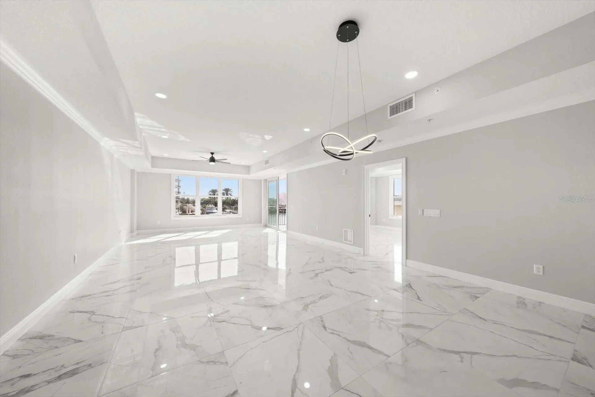 211 Dolphin Point Clearwater FL 33767