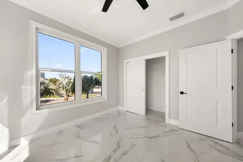 211 Dolphin Point Clearwater FL 33767