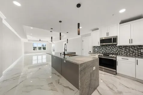 211 Dolphin Point Clearwater FL 33767