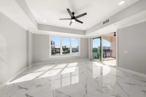 211 Dolphin Point Clearwater FL 33767