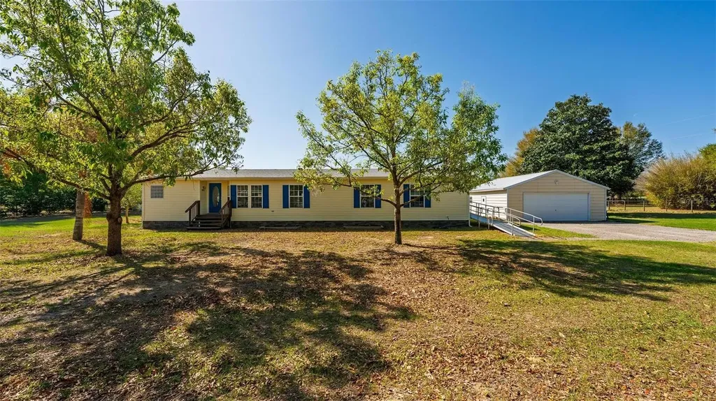 5353 NE 136th Place Oxford FL 34484