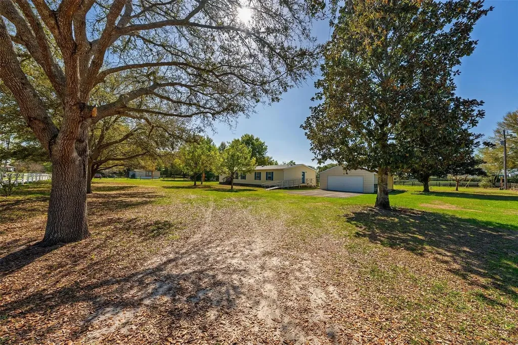 5353 NE 136th Place Oxford FL 34484