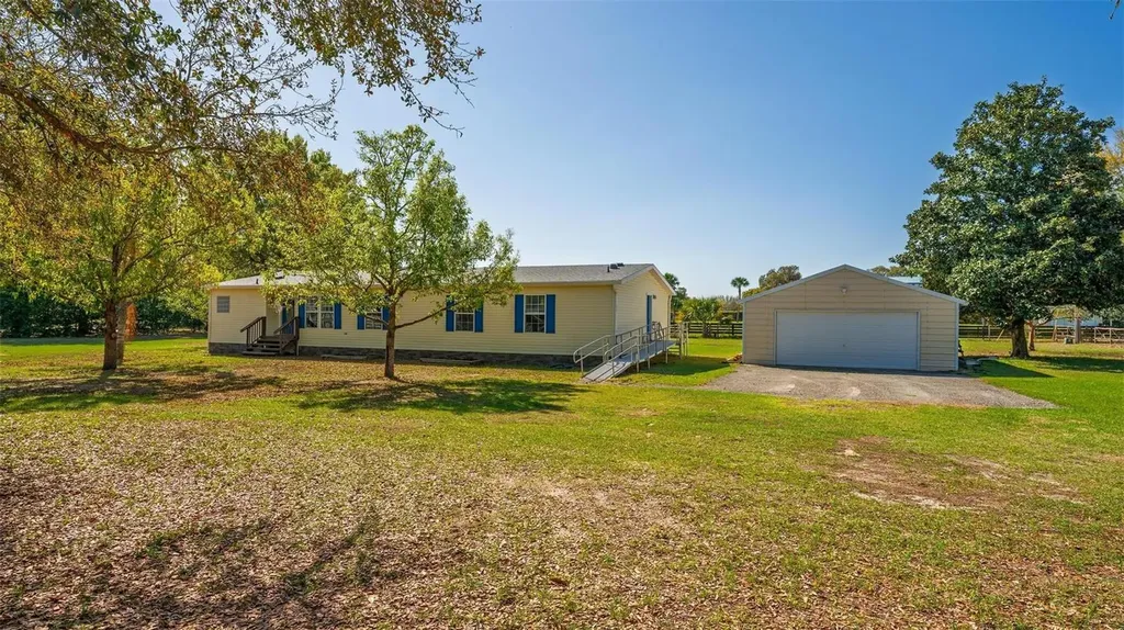 5353 NE 136th Place Oxford FL 34484