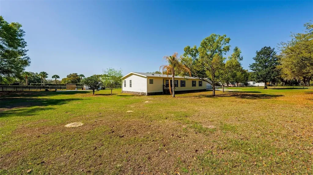 5353 NE 136th Place Oxford FL 34484