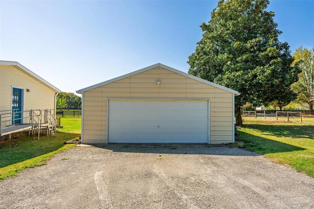 5353 NE 136th Place Oxford FL 34484