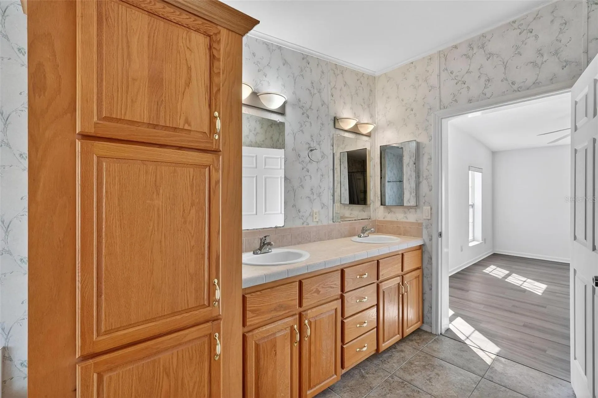 5353 NE 136th Place Oxford FL 34484