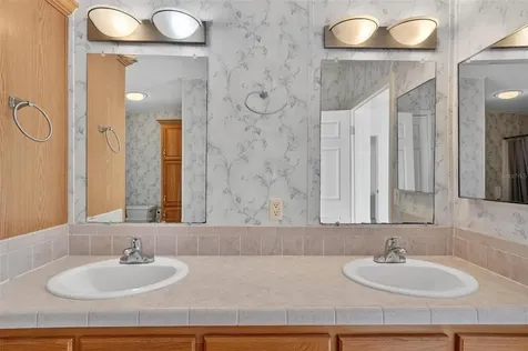5353 NE 136th Place Oxford FL 34484