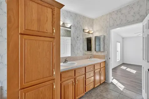 5353 NE 136th Place Oxford FL 34484