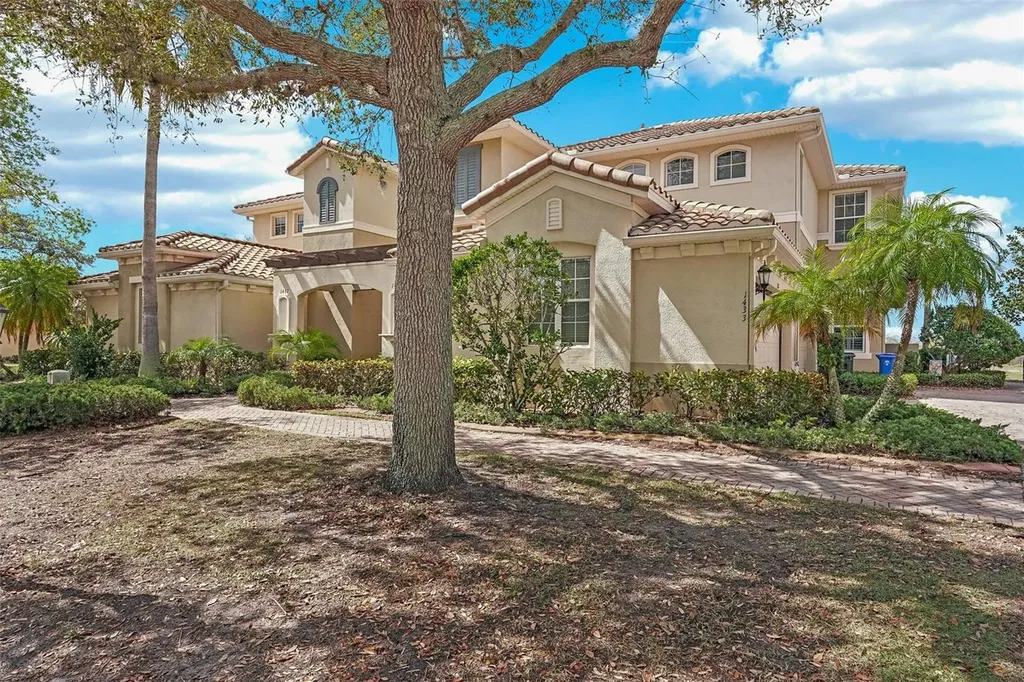1435 Emerald Dunes Drive Sun City Center FL 33573