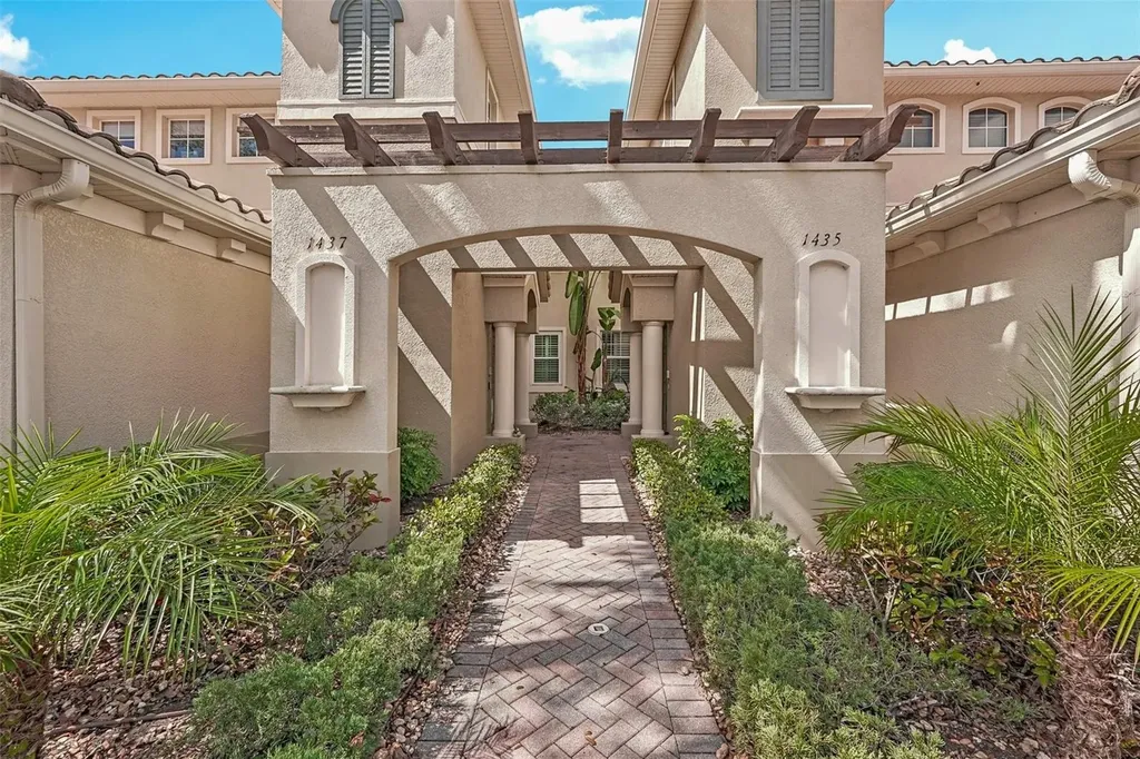 1435 Emerald Dunes Drive Sun City Center FL 33573