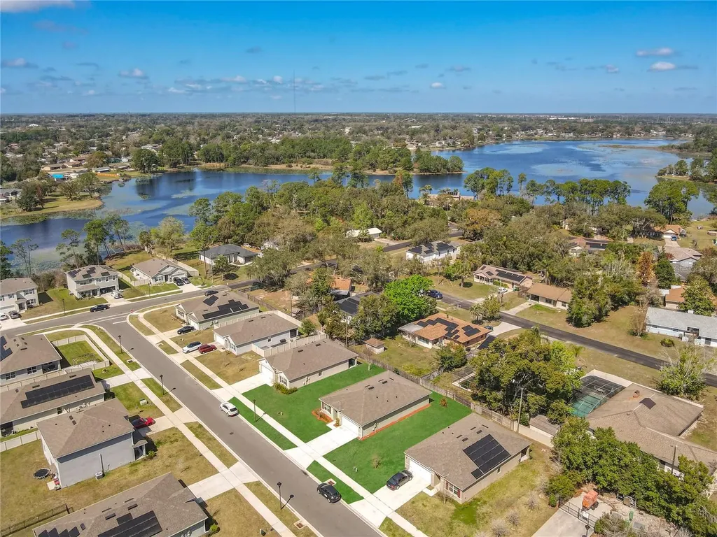 712 Red Hawk Lane Deltona FL 32725
