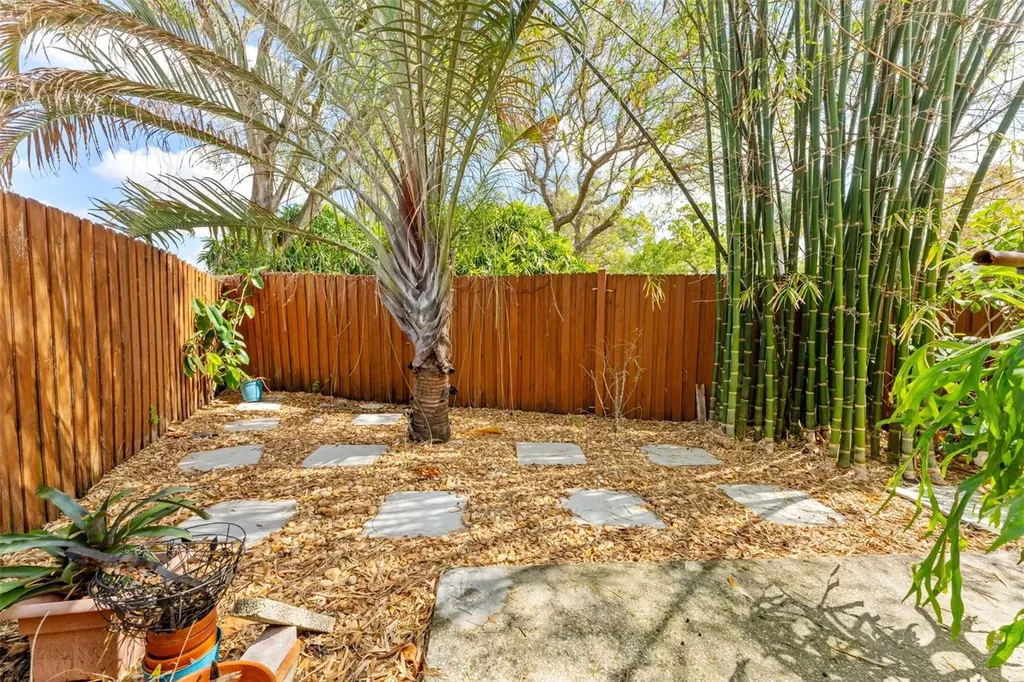 6429 N Gomez Avenue Tampa FL 33614