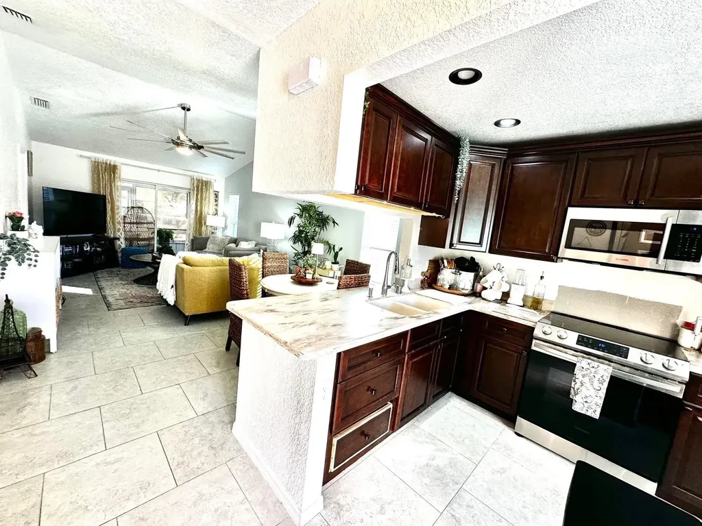4749 Sunny Loop Holiday FL 34690