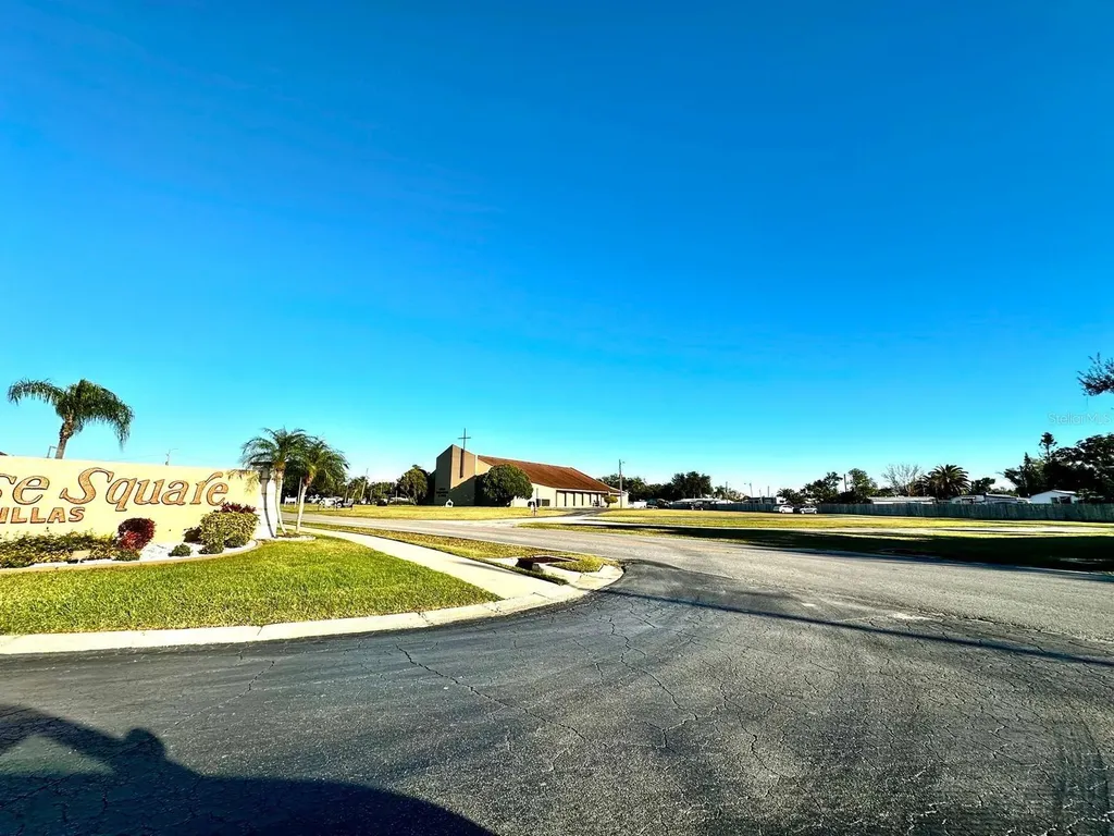4749 Sunny Loop Holiday FL 34690