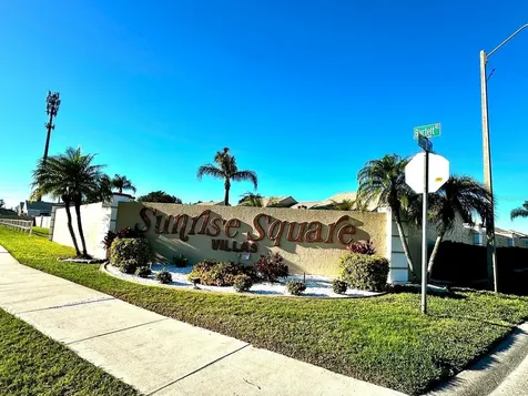4749 Sunny Loop Holiday FL 34690