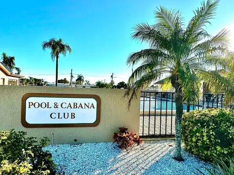 4749 Sunny Loop Holiday FL 34690