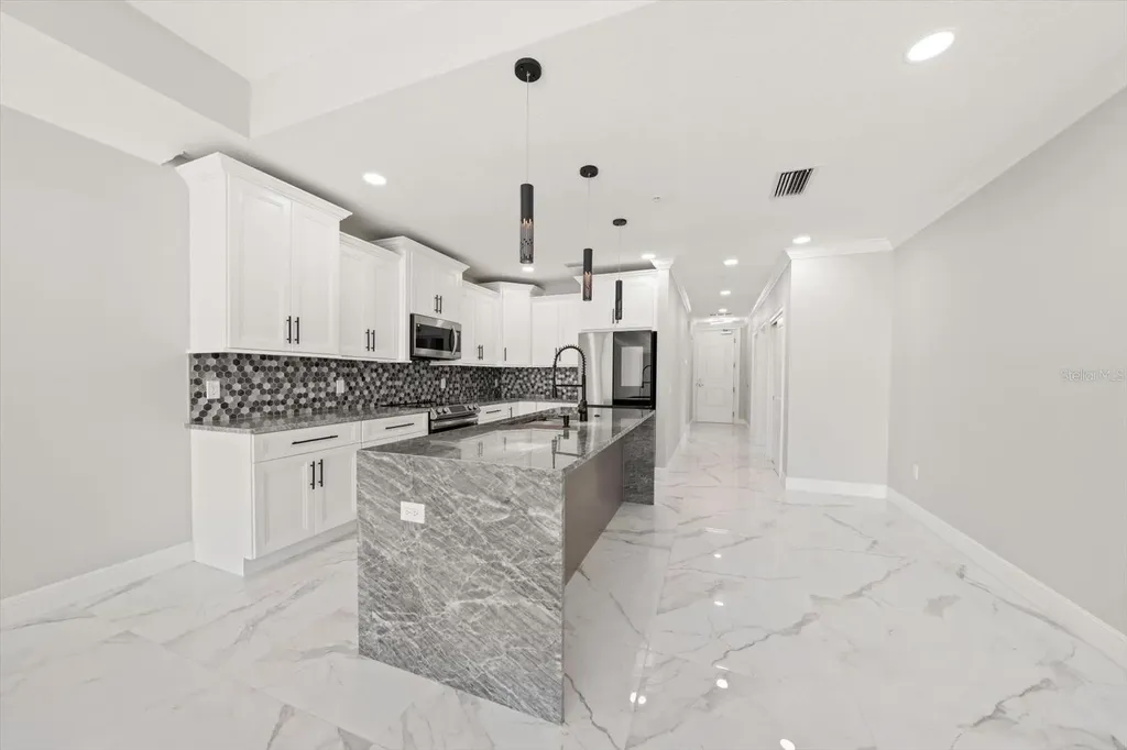 211 Dolphin Point Clearwater FL 33767