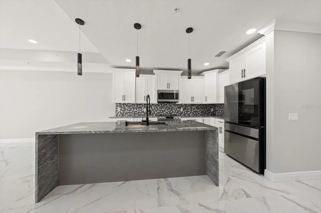 211 Dolphin Point Clearwater FL 33767