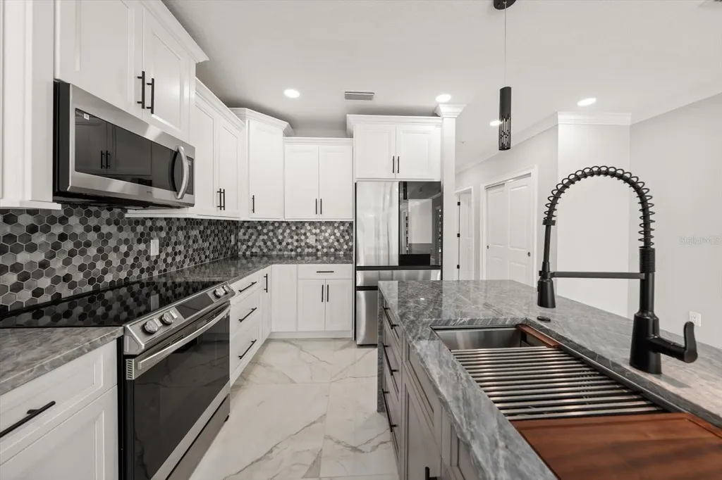 211 Dolphin Point Clearwater FL 33767