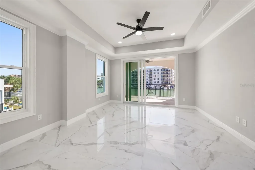 211 Dolphin Point Clearwater FL 33767