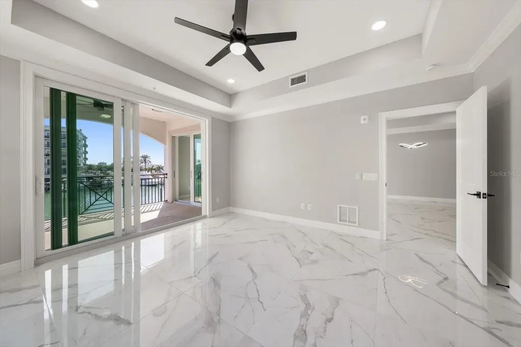 211 Dolphin Point Clearwater FL 33767