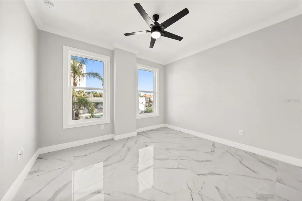 211 Dolphin Point Clearwater FL 33767