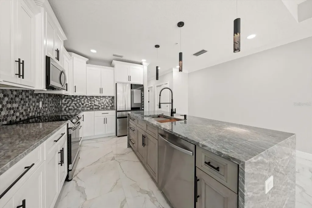 211 Dolphin Point Clearwater FL 33767