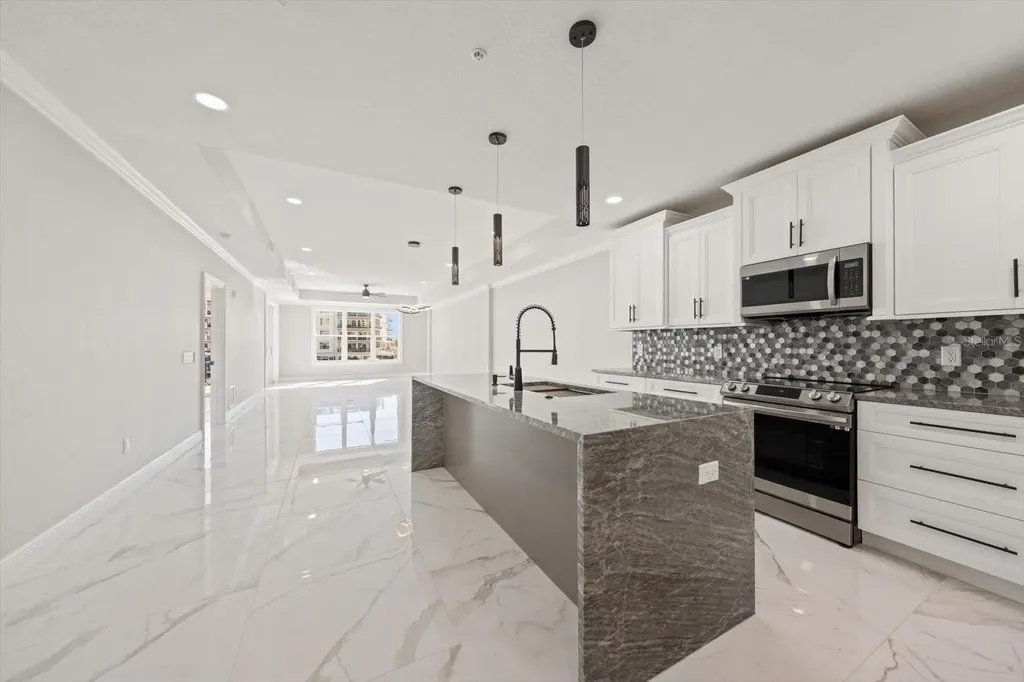211 Dolphin Point Clearwater FL 33767