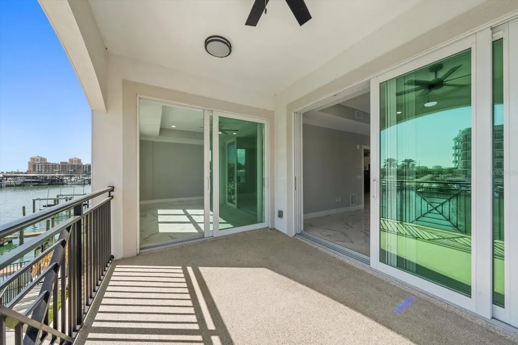 211 Dolphin Point Clearwater FL 33767