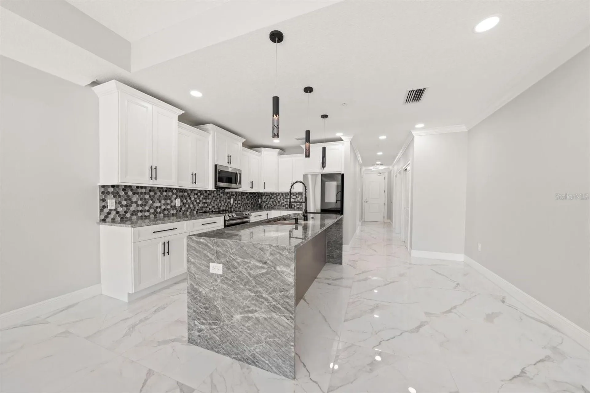 211 Dolphin Point Clearwater FL 33767