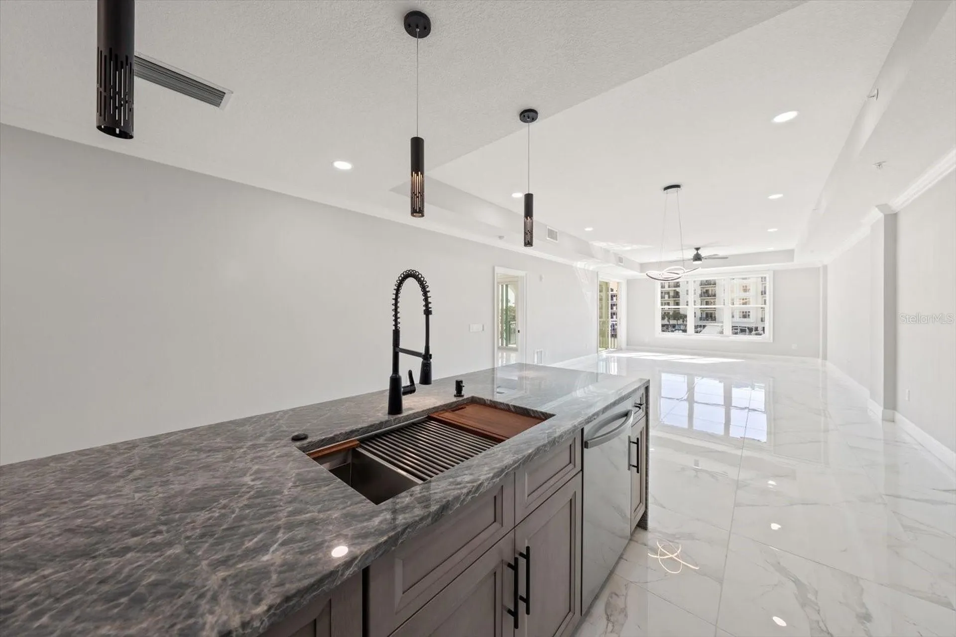 211 Dolphin Point Clearwater FL 33767