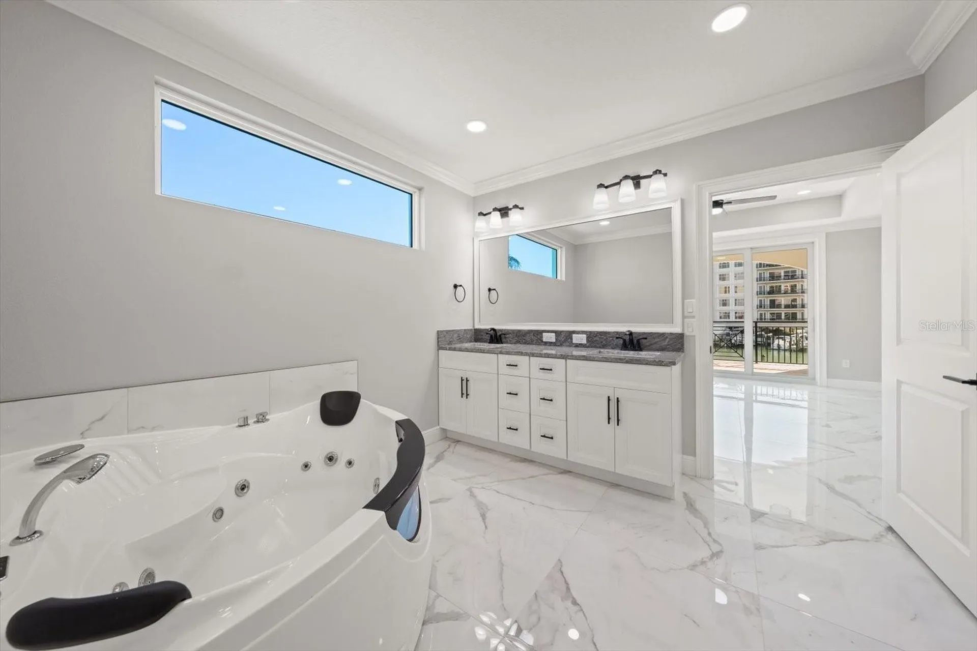 211 Dolphin Point Clearwater FL 33767